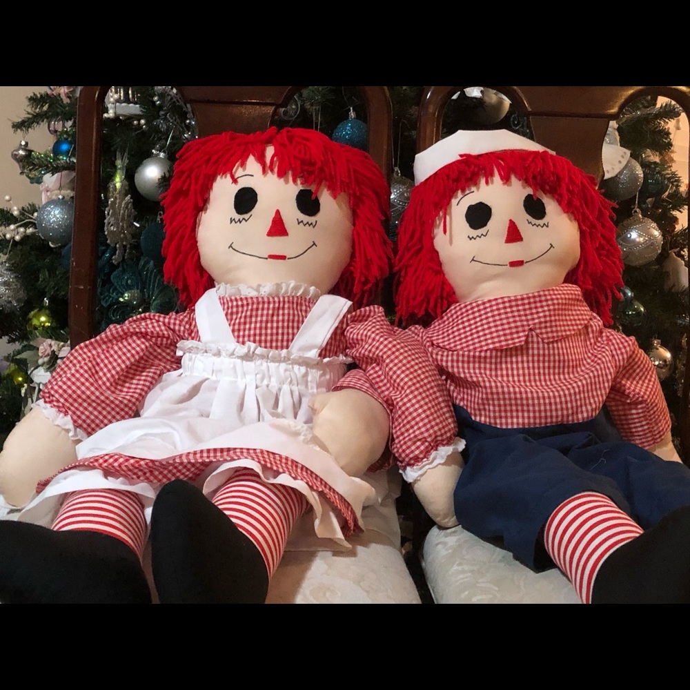 Raggedy Ann and Andy dolls